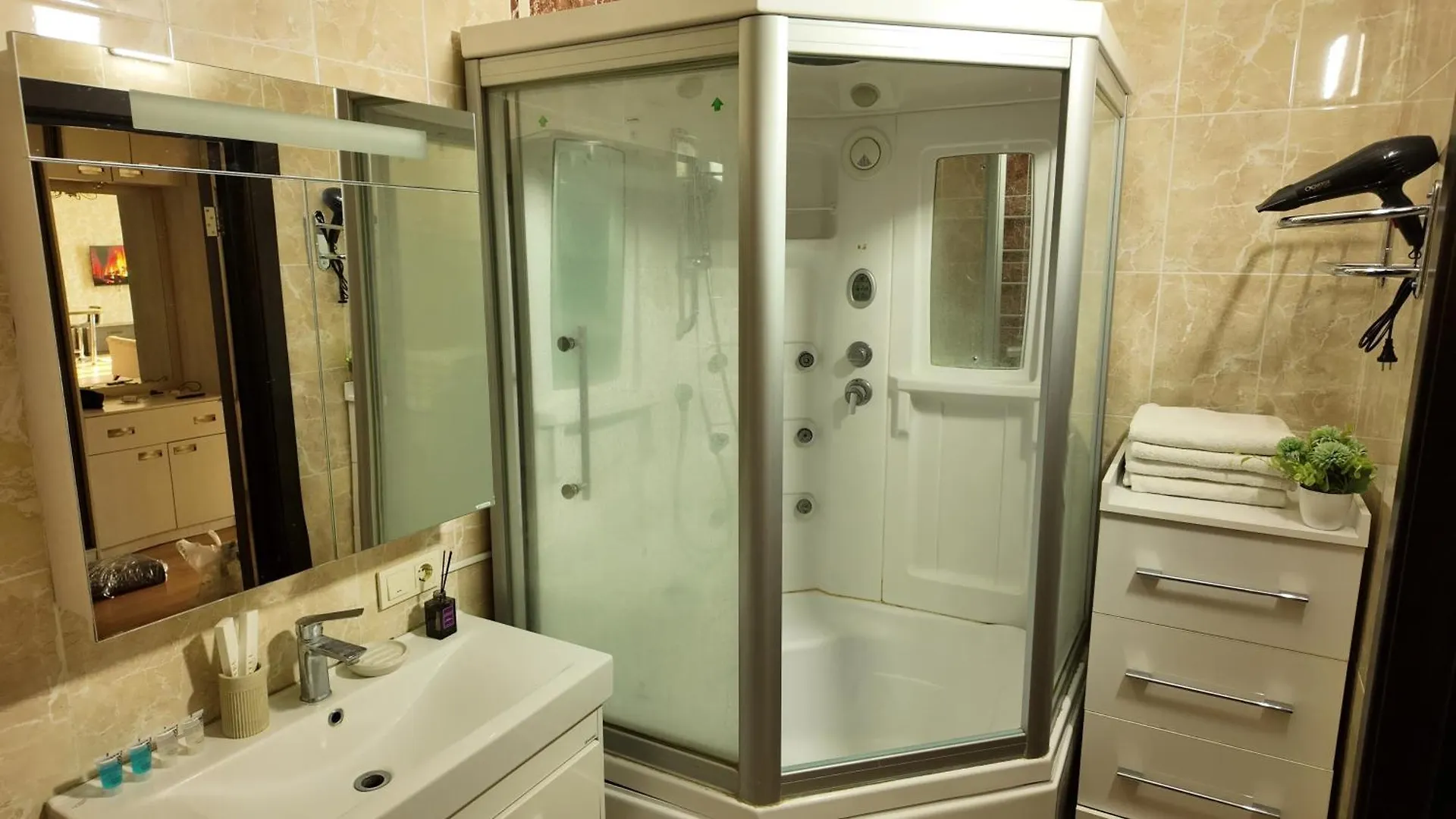 2 - Комнатный Квартира В Центре Алматы Apartment
